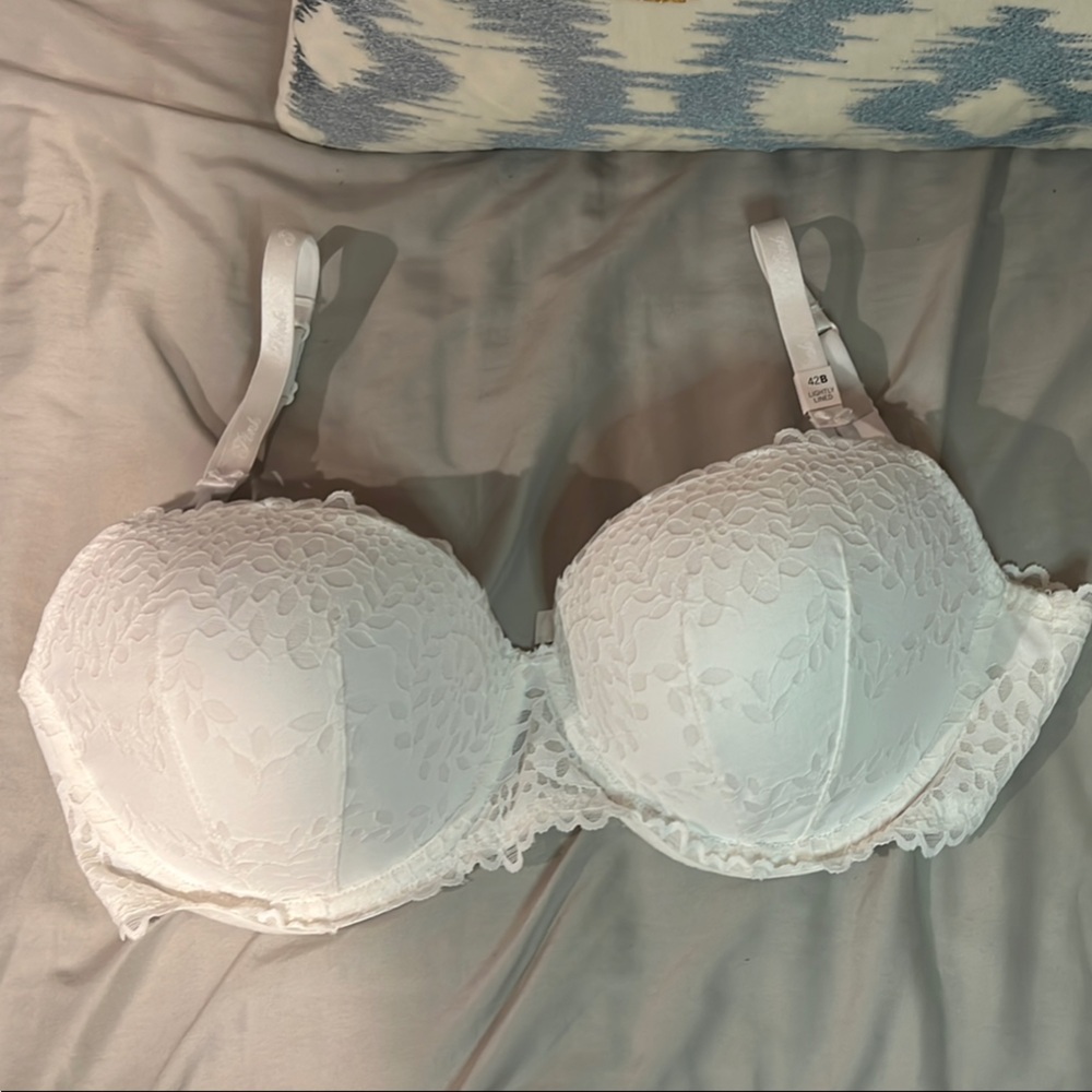 PINK Victoria's Secret White Lace Trim Bra